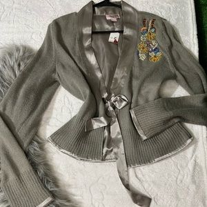 beautiful blazer in gray tone, love21 brand, in 10/10 condition,